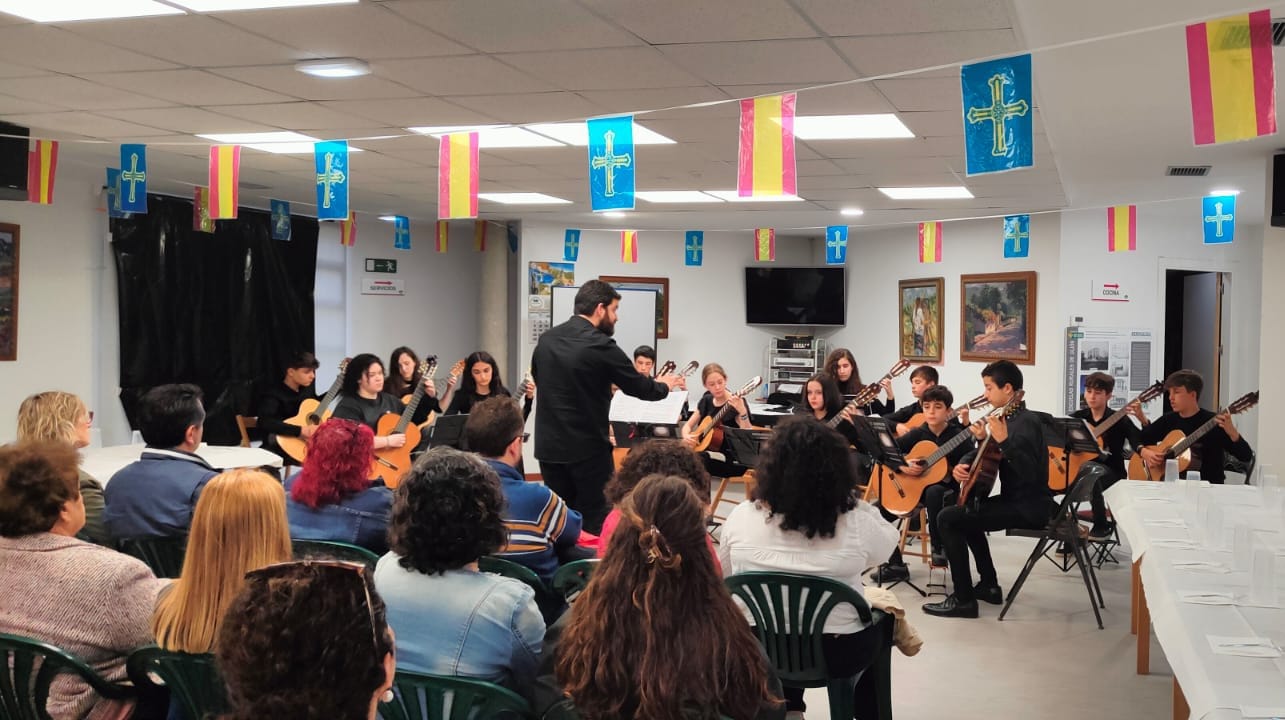 Lee más sobre el artículo Concierto de la Orquesta de Guitarras del Conservatorio Profesional de Música de Gijón