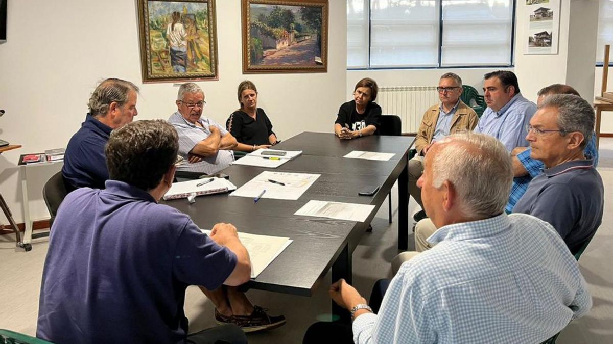 Lee más sobre el artículo Reunión de la Alcaldesa con la asociación de vecinos de Castiello tras la escisión