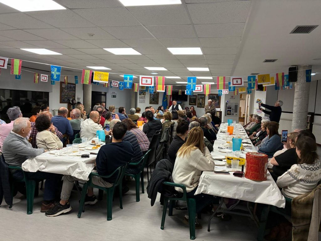 Vecinos celebran el Magüestu 2025 en Bernueces