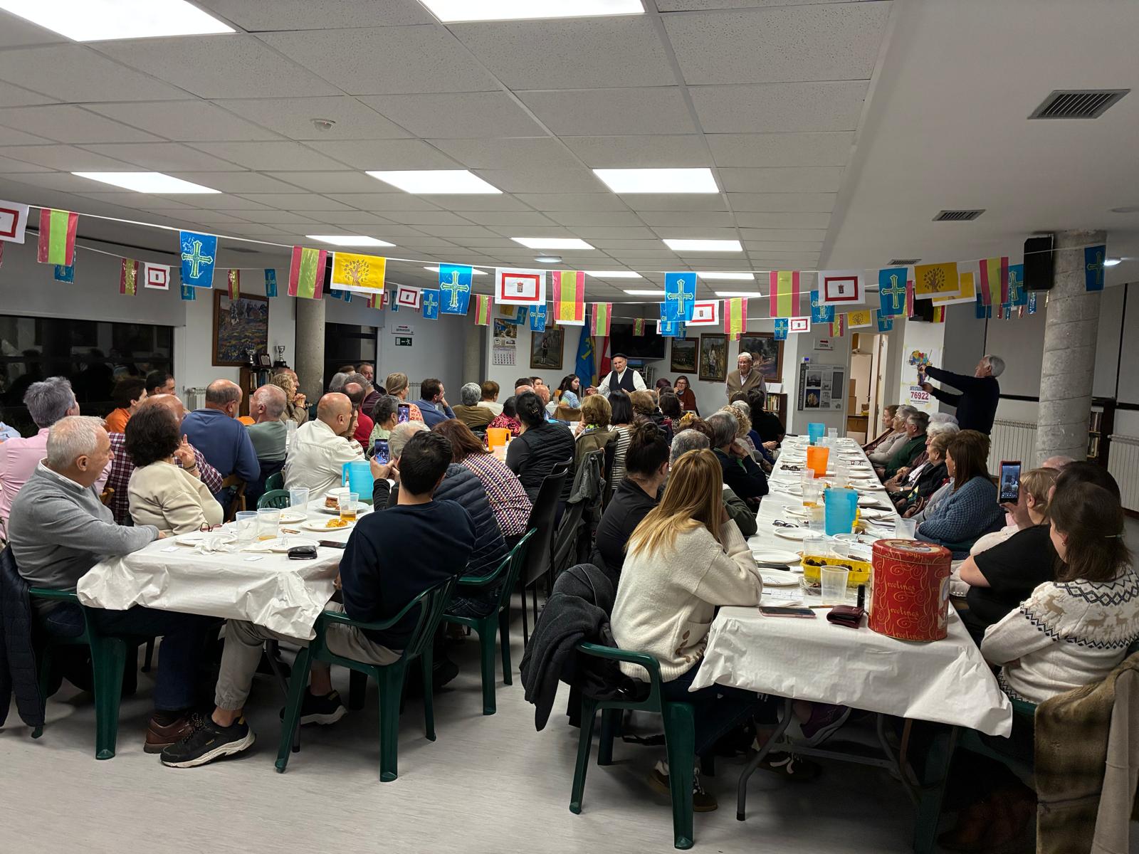 Vecinos celebran el Magüestu 2025 en Bernueces